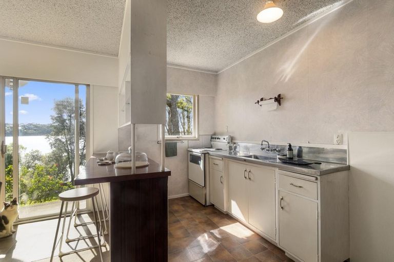 Photo of property in 5 Chapman Road, Te Atatu Peninsula, Auckland, 0610