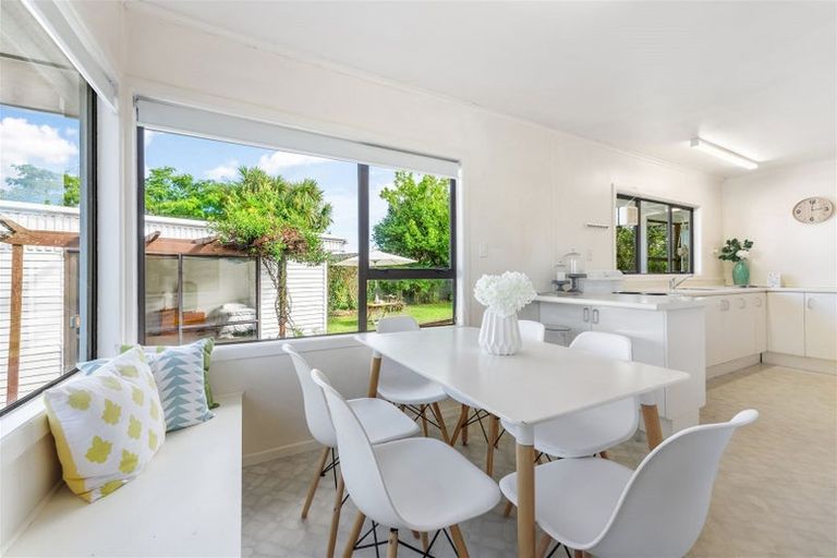 Photo of property in 8 Boler Place, New Lynn, Auckland, 0600
