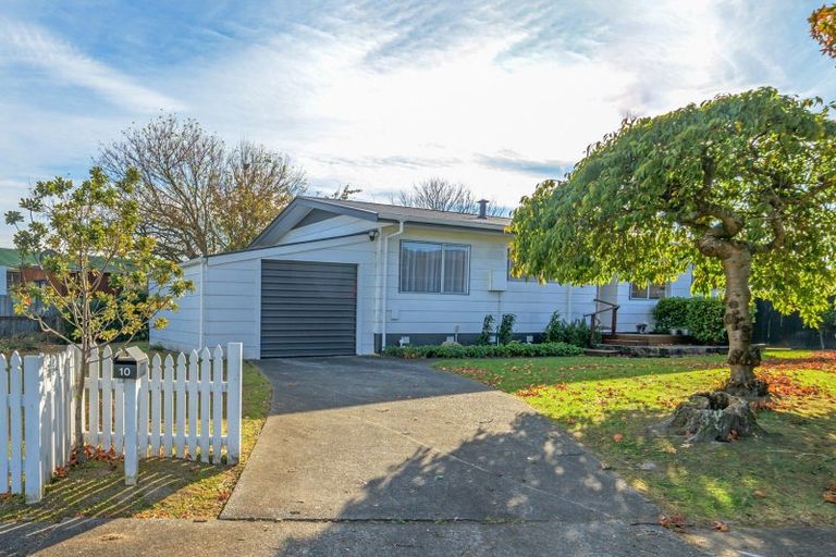 Photo of property in 10 Ashton Place, Highbury, Palmerston North, 4412