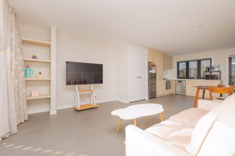 Photo of property in 60u2 Broderick Road, Johnsonville, Wellington, 6037