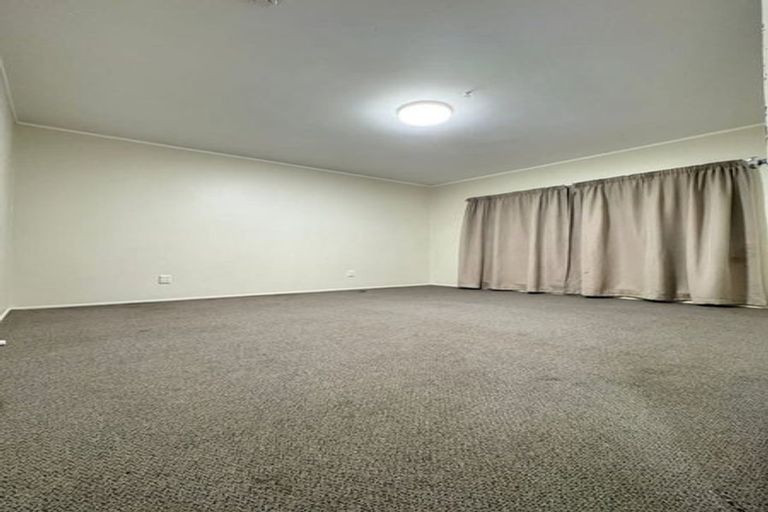 Photo of property in 2/12 Booker Place, Weymouth, Auckland, 2103