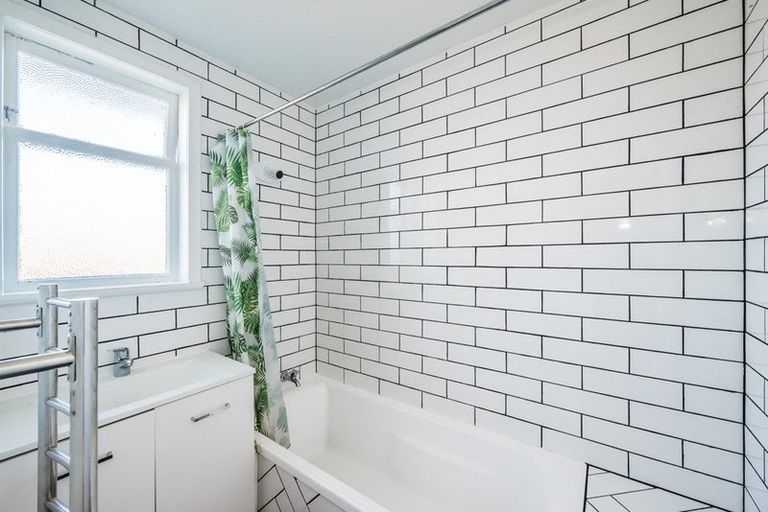 Photo of property in 14 Kowhai Grove, Raumati Beach, Paraparaumu, 5032