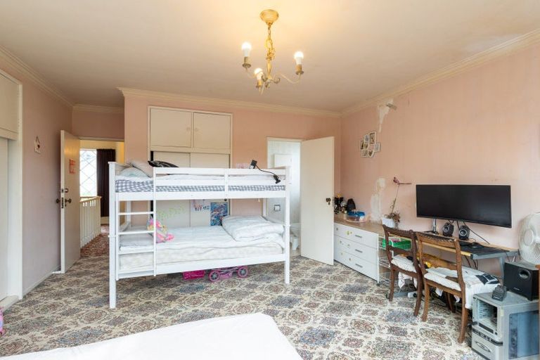 Photo of property in 22 Chatsworth Road, Silverstream, Upper Hutt, 5019