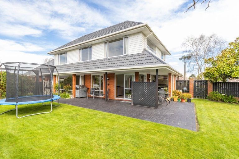 Photo of property in 2 Millcroft Place, Parklands, Christchurch, 8083