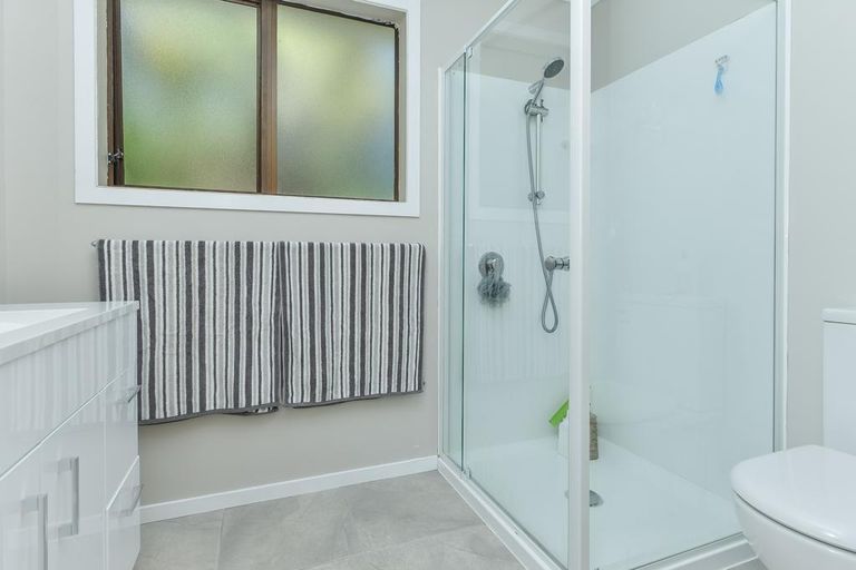 Photo of property in 10 Glenbervie Crescent, Massey, Auckland, 0614