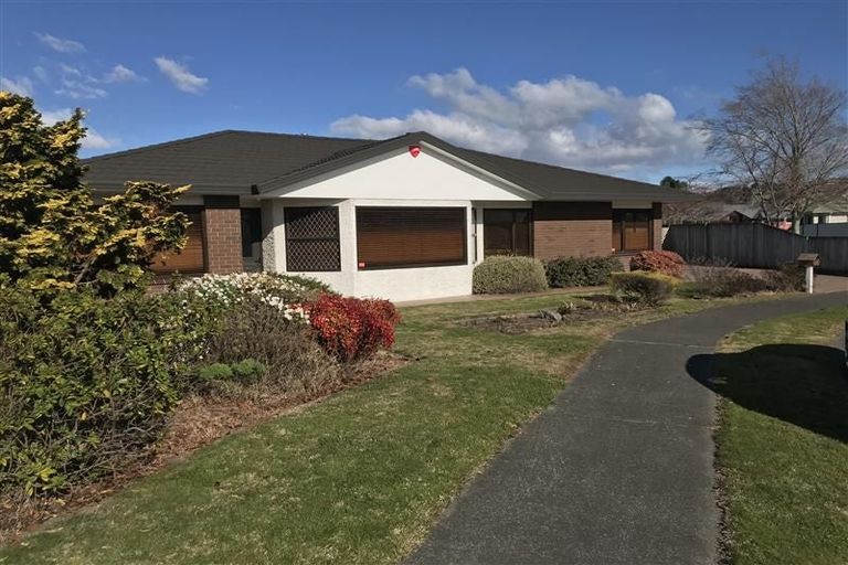 Photo of property in 13 Knightsbridge Place, Taradale, Napier, 4112