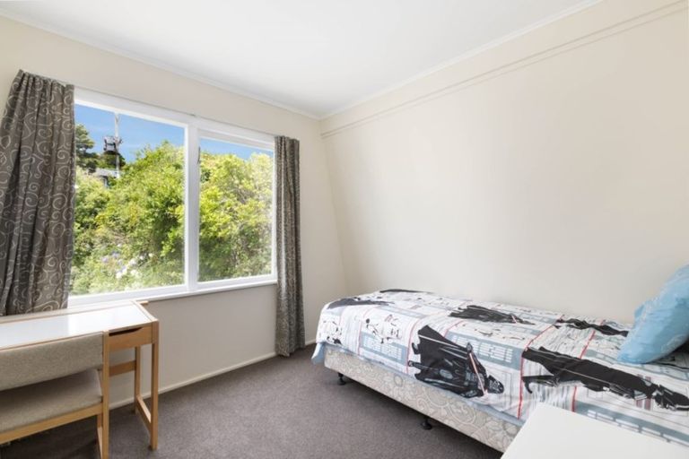 Photo of property in 34 Lyndhurst Road, Tawa, Wellington, 5028
