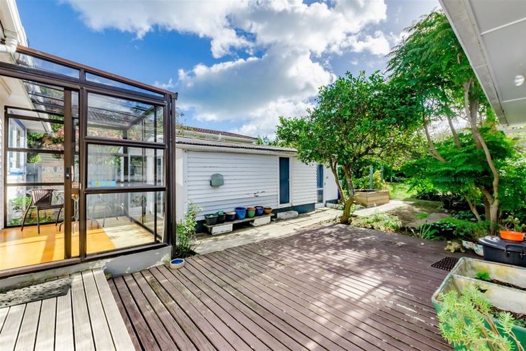Photo of property in 15 Te Miti Street, Paekakariki, 5034