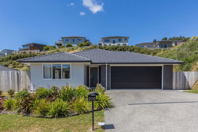 Photo of property in 210 Navigation Drive, Whitby, Porirua, 5024