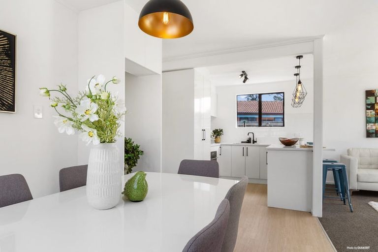 Photo of property in 3/27 Karepo Crescent, Ranui, Auckland, 0612