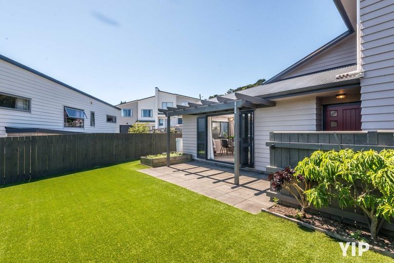 Photo of property in 4 Cresswell Place, Johnsonville, Wellington, 6037