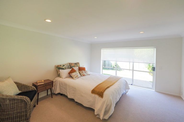 Photo of property in 17 Crown Hill, Paraparaumu, 5032