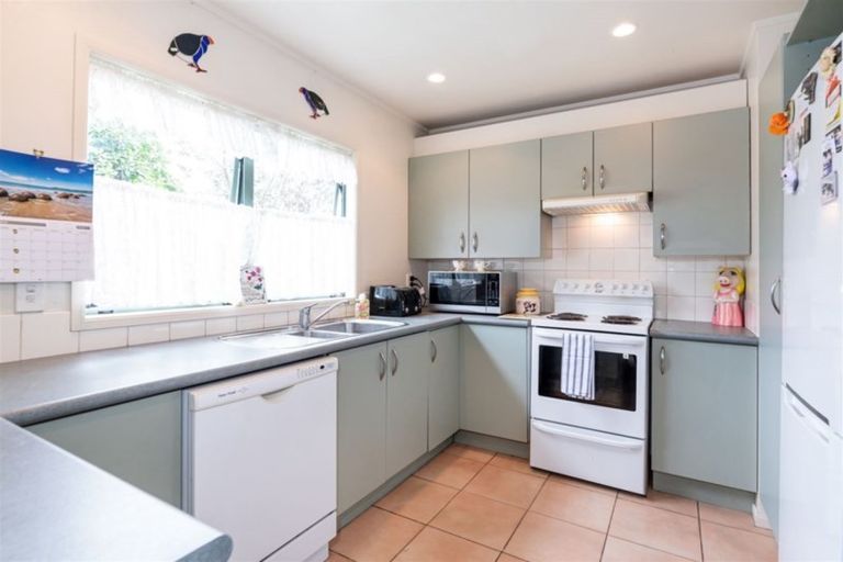 Photo of property in 10/485 Don Buck Road, Massey, Auckland, 0614