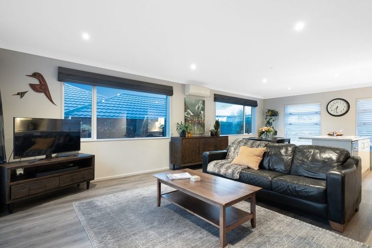 Photo of property in 6 Spritsail Place, Whitby, Porirua, 5024