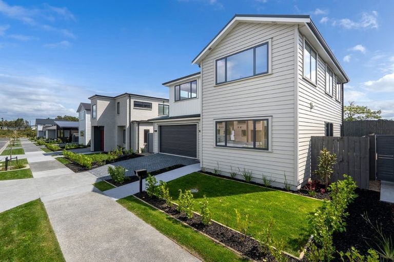 Photo of property in 12 Oyster Drive, Whenuapai, 0618