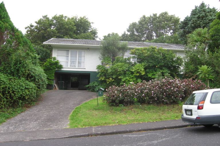 Photo of property in 3 Segedin Place, Glenfield, Auckland, 0629