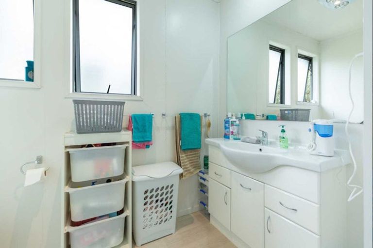 Photo of property in 33 Keegan Drive, Massey, Auckland, 0614