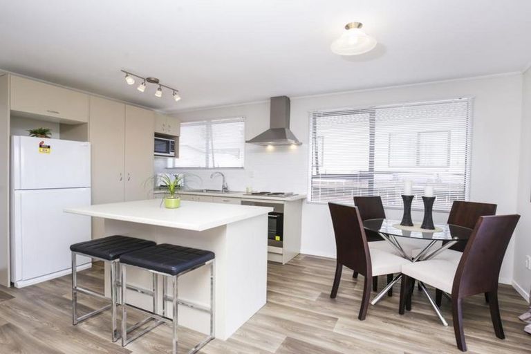 Photo of property in 166 Solar Road, Glen Eden, Auckland, 0602