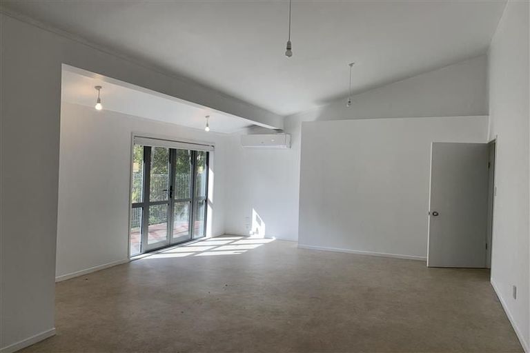 Photo of property in 131 Colwill Road, Massey, Auckland, 0614