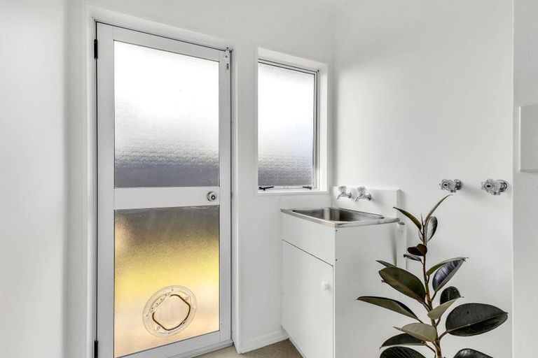 Photo of property in 1/58 Riversdale Drive, Merrilands, New Plymouth, 4312