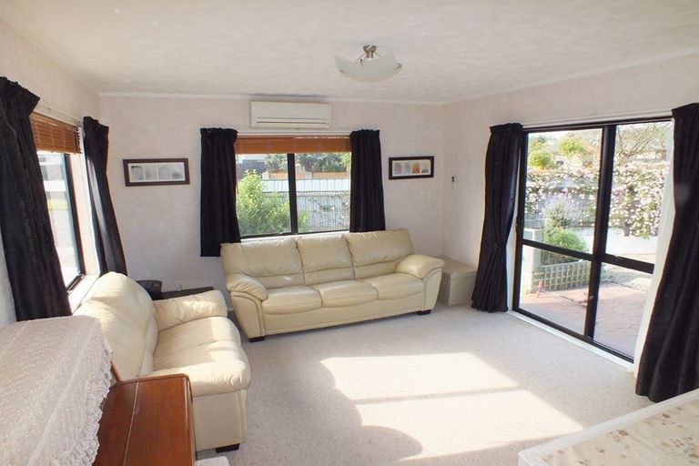 Photo of property in 87 Hillcrest Drive, Kelvin Grove, Palmerston North, 4414