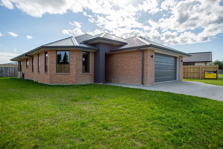 Photo of property in 7 Devon Lane, Carterton, 5713