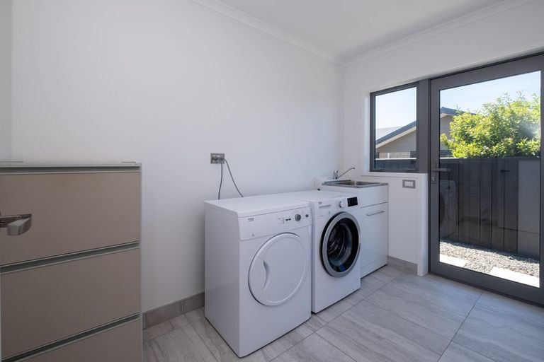 Photo of property in 12 Montague Grove, Stratford, 4332