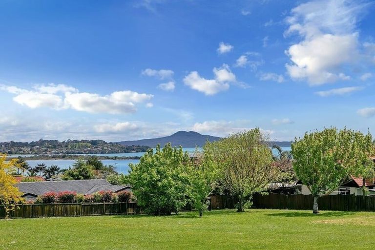 Photo of property in 2/13 Nimrod Place, Half Moon Bay, Auckland, 2012