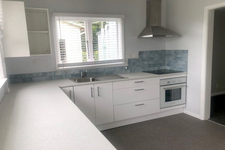 Photo of property in 46 Pekanga Road, Normandale, Lower Hutt, 5010