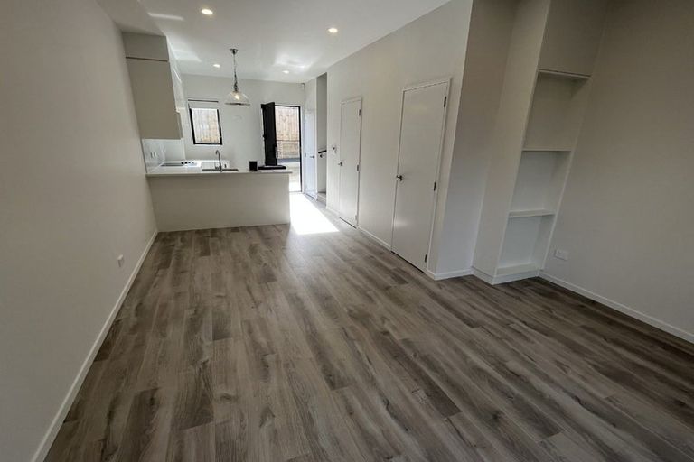 Photo of property in 7/241 Don Buck Road, Massey, Auckland, 0614