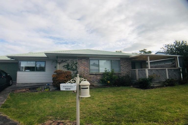 Photo of property in 301 Glengarry Road, Glen Eden, Auckland, 0602