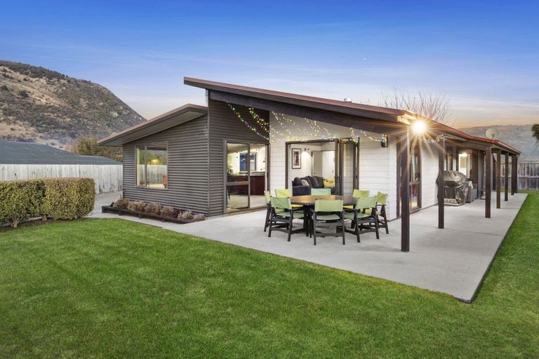 Photo of property in 11 Juno Place, Wanaka, 9305