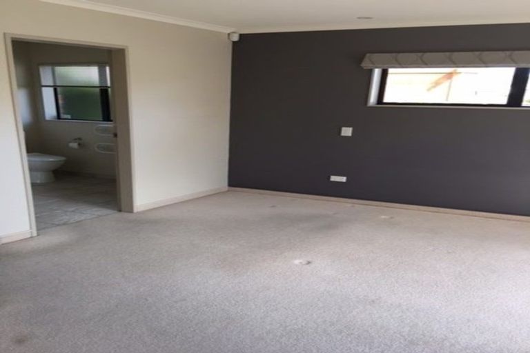Photo of property in 98 Guildford Drive, Paraparaumu Beach, Paraparaumu, 5032