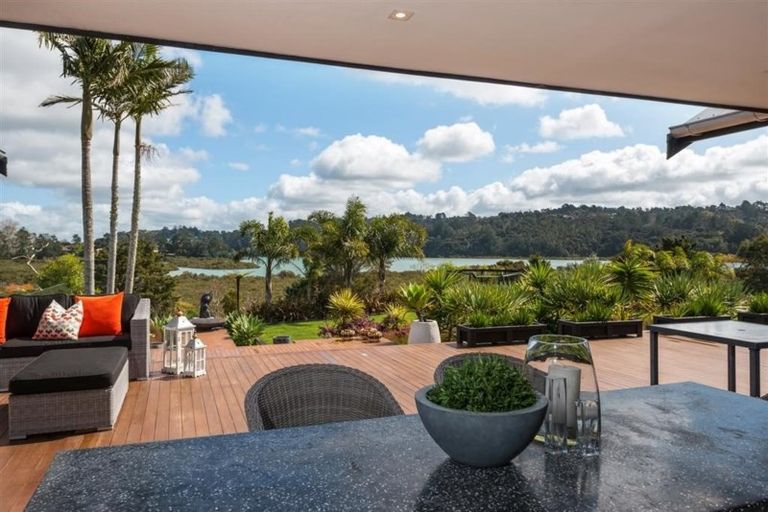 Photo of property in 6 Kerema Way, Schnapper Rock, Auckland, 0632