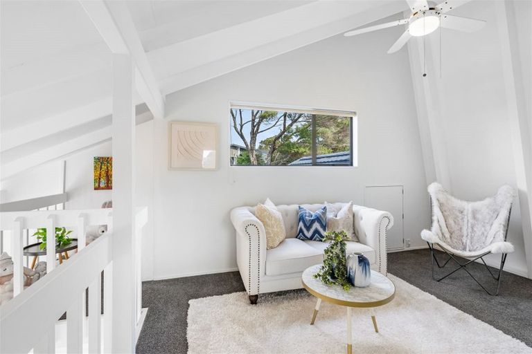 Photo of property in 17 Noeleen Street, Glenfield, Auckland, 0629