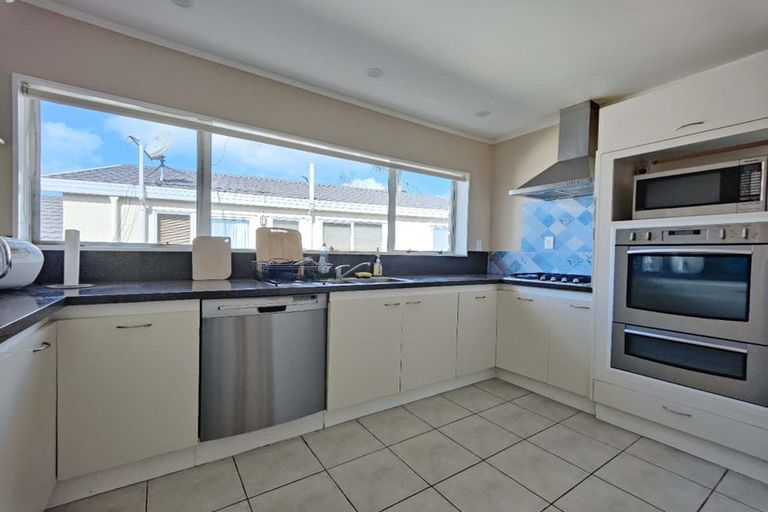 Photo of property in 72 Granville Drive, Massey, Auckland, 0614