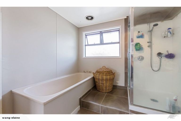 Photo of property in 1/66 Hogans Road, Glenfield, Auckland, 0629