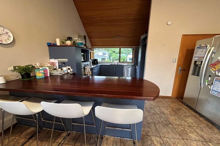 Photo of property in 16 Trevor Terrace, Paremata, Porirua, 5024