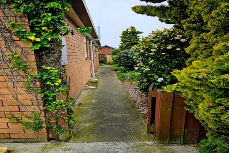 Photo of property in 21 Honeysuckle Place, Northcote, Christchurch, 8052