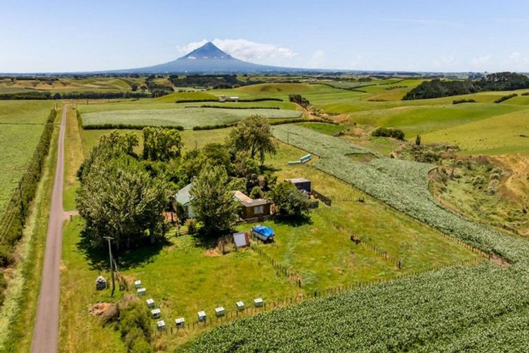 Photo of property in 150 Wirihana Road, Hawera, 4674