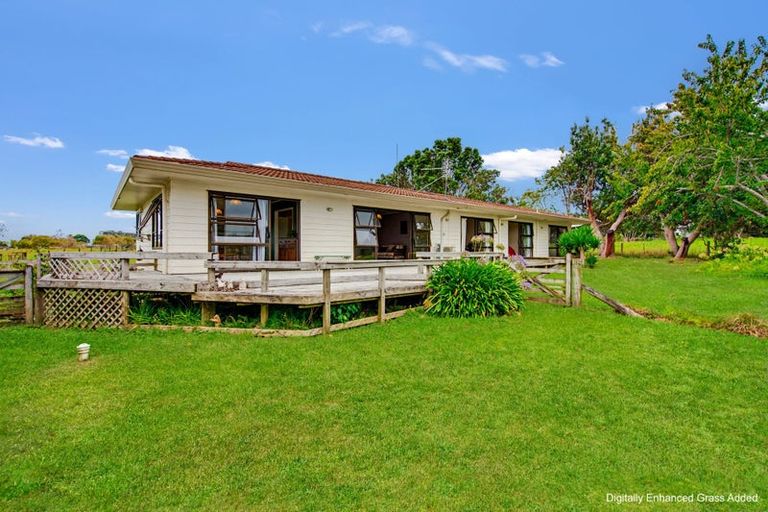 Photo of property in 140 Craig Road, Pollok, Waiuku, 2683