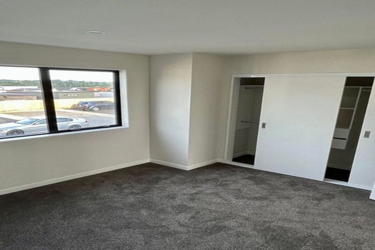Photo of property in 3/86 Fred Taylor Drive, Westgate, Auckland, 0814