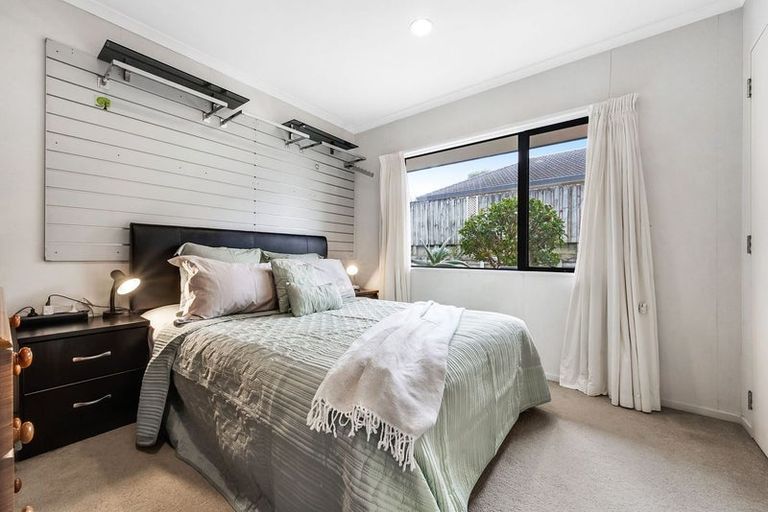 Photo of property in 17 Annalong Road, Dannemora, Auckland, 2016