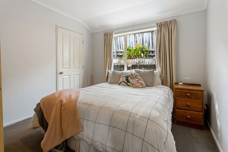 Photo of property in 1 Fleetwood Drive, Henderson, Auckland, 0612