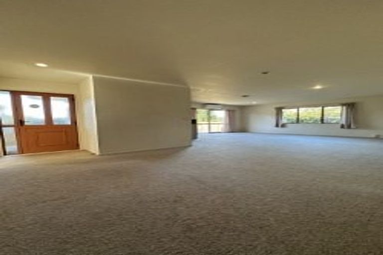 Photo of property in 31 Copplestone Place, New Lynn, Auckland, 0600