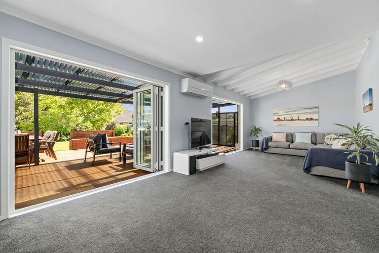 Photo of property in 4 Pinehaven Road, Pinehaven, Upper Hutt, 5019