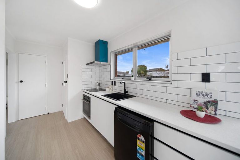 Photo of property in 15 Penderford Place, Mangere East, Auckland, 2024
