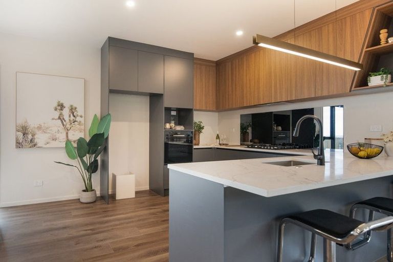 Photo of property in 39c Target Road, Totara Vale, Auckland, 0629