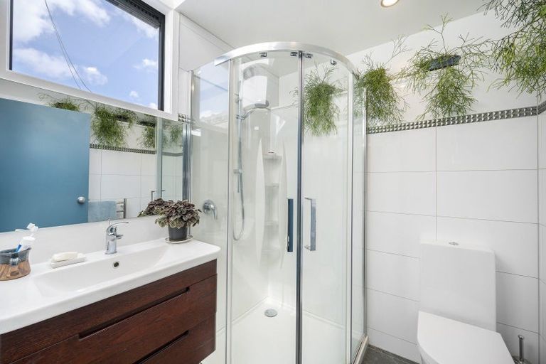 Photo of property in 17 Dillon Street, Lowry Bay, Lower Hutt, 5013