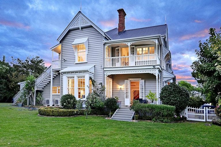 Photo of property in 52 Hinemoa Street, Birkenhead, Auckland, 0626